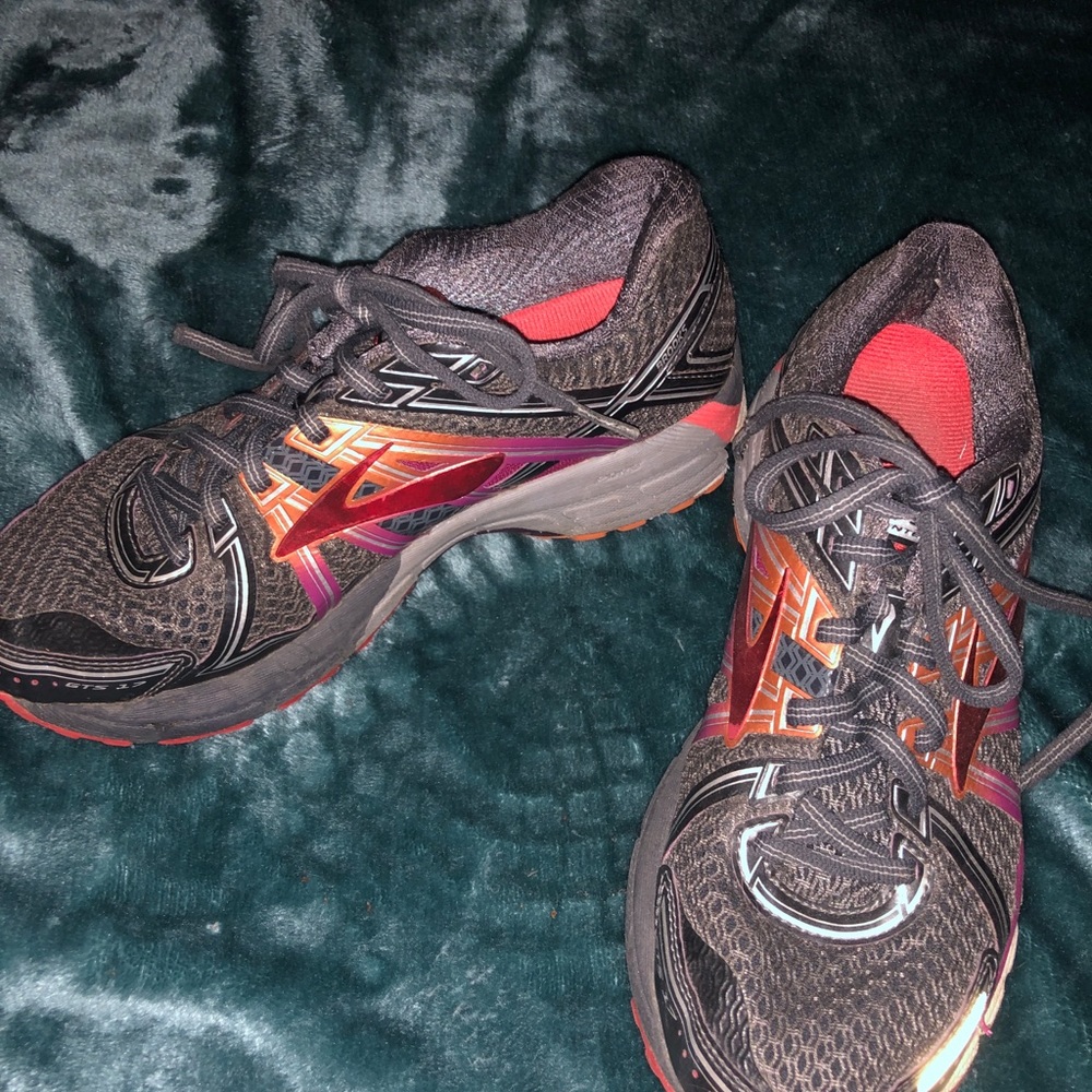 Brooks - Picture 2 of 3